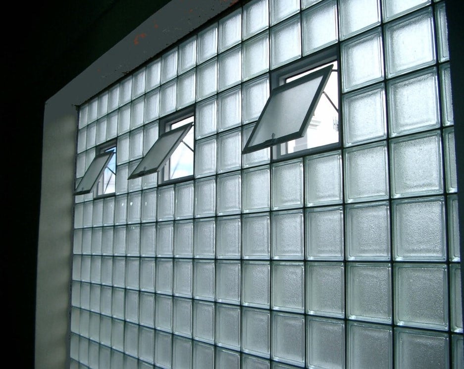 PLASTIC WINDOW INSTEAD OF 4 GLASS BLOCKS 19×19 BY DECOMAT (EXTERNAL DIMENSION 38,438,4cm)